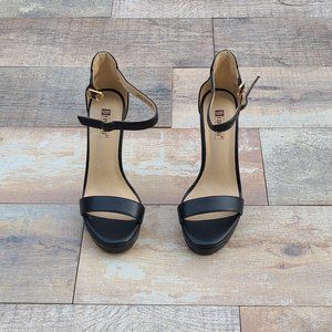 D!D!FU  Black heels Ladies Size 6.5